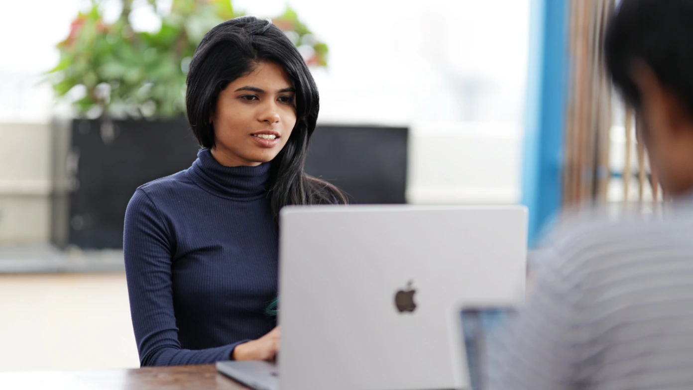 working woman laptop